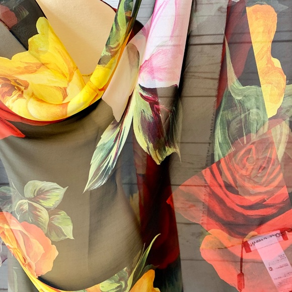 NWT DOLCE & GABBANA 100% Silk Scarf Wrap w/ Roses - Picture 6 of 7